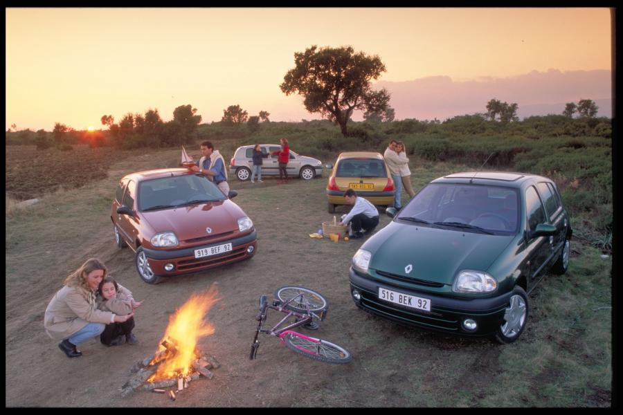  Renault Clio 1998 года  (фото 49 из 106)